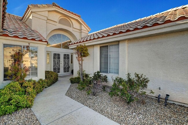 Building Photo - Signature at Peccole Ranch
