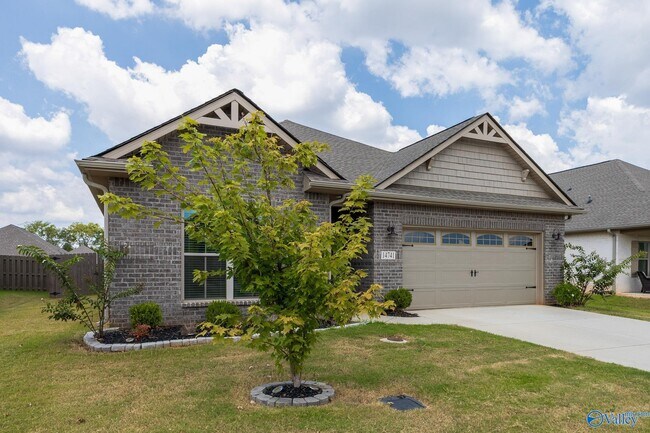 Foto del edificio - 14741 Greenleaf Dr