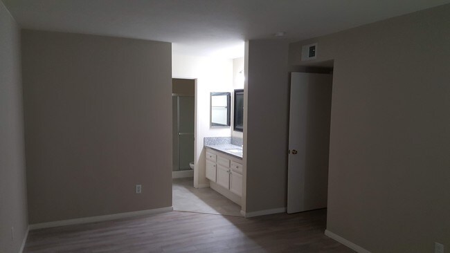 Foto del edificio - 367 N Melrose Dr