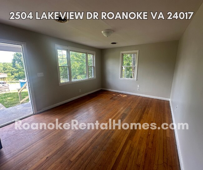 Foto del edificio - 2504 Lakeview Dr Roanoke VA 2bed/1bath $1295