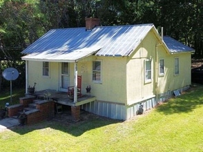 Building Photo - 149 Aikens St