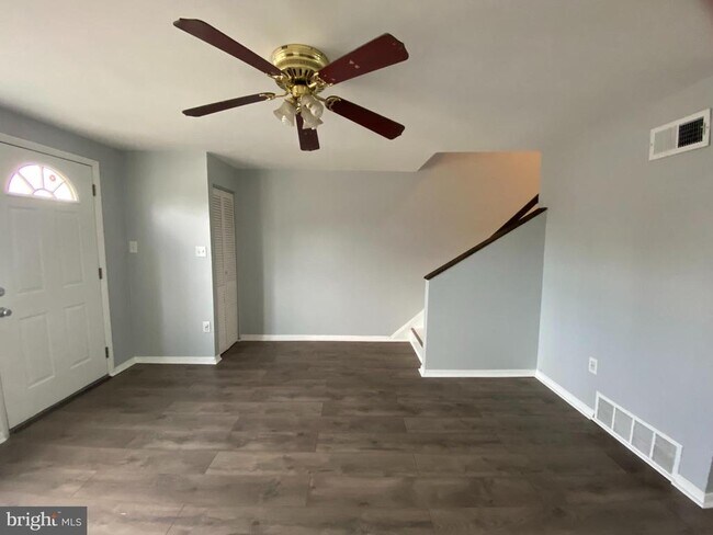 Foto del edificio - 2004 Kelmore Rd