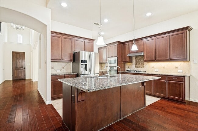 Building Photo - 10809 Grecian Dr