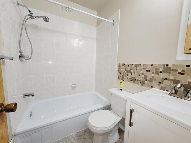 Photo du bâtiment - 10976 124 St