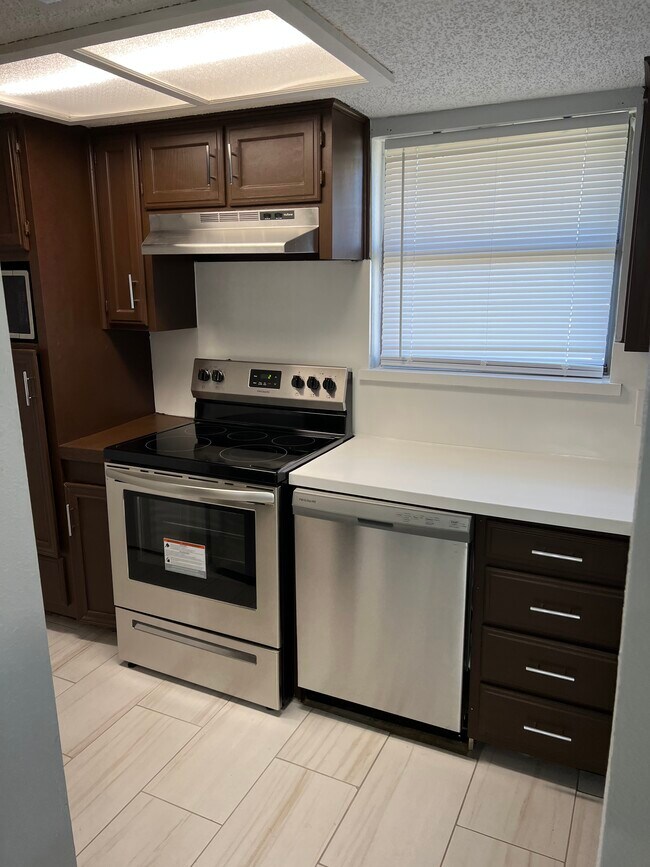 Foto del edificio - 711 Harbour Town Dr