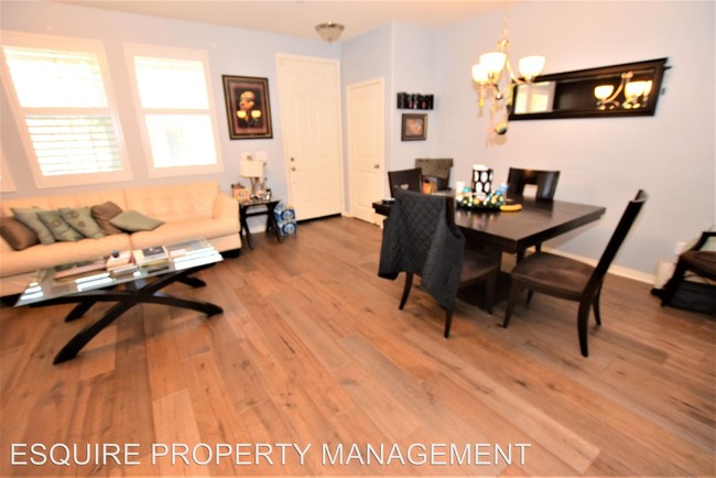 Building Photo - 3 br, 2.5 bath House - 624 GREEN RIVER ST