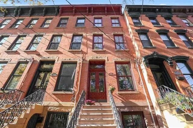 Primary Photo - 2 W Hamilton Pl