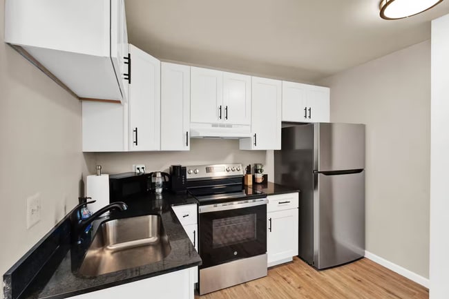 Cocina semi-mejorada - Ava Sterling Apartments