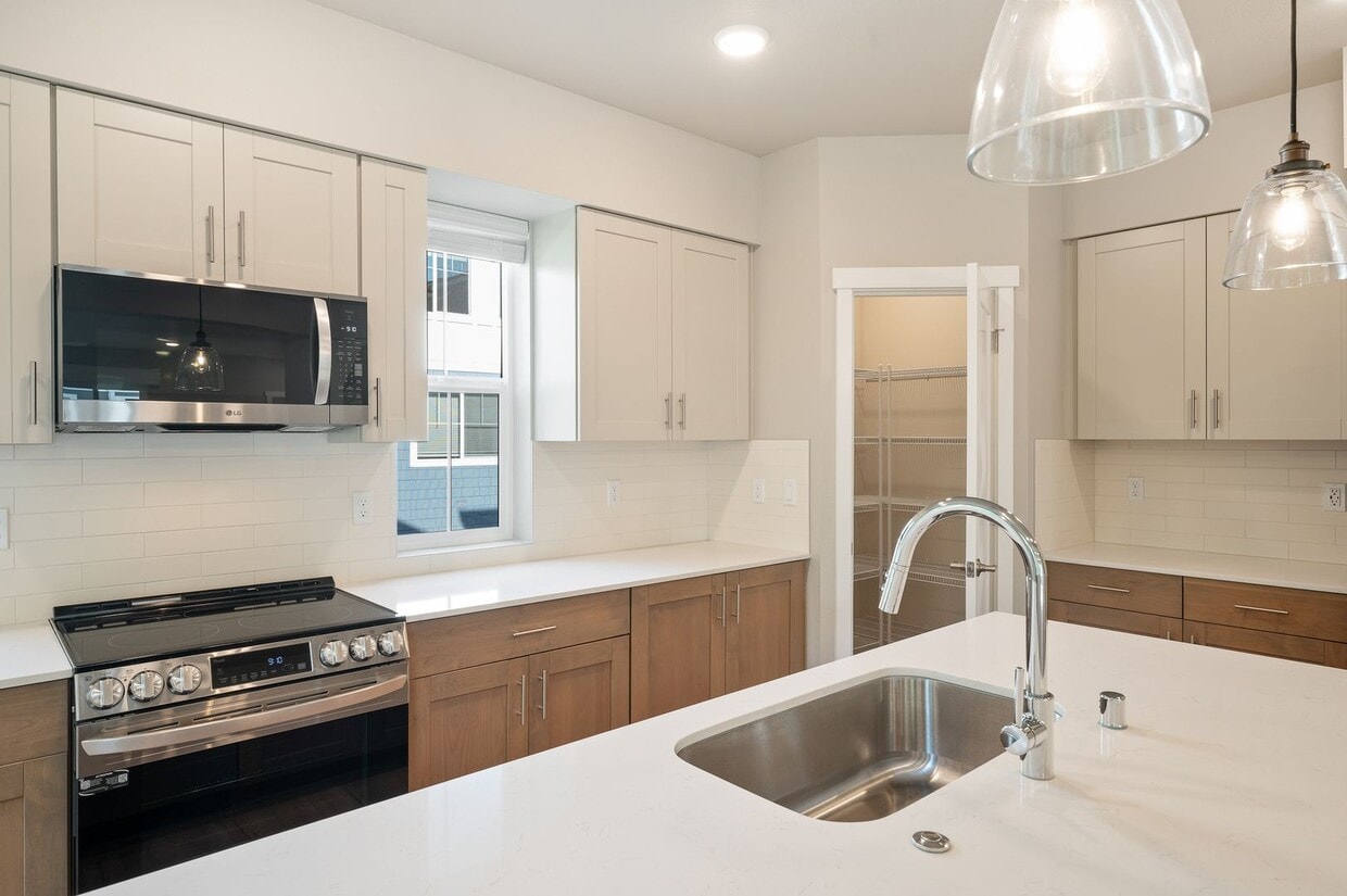 Primary Photo - NEW Bothell Townhome | 4 Bedroom | $3750