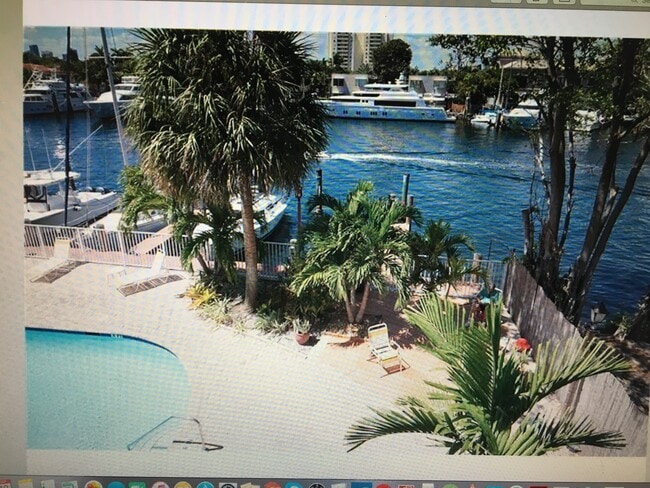 Building Photo - 815 Middle River Dr