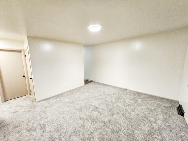 Foto del edificio - 241 Cluster Ave