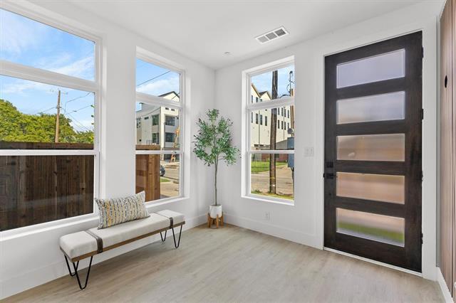 Foto del edificio - 723 W 10th St