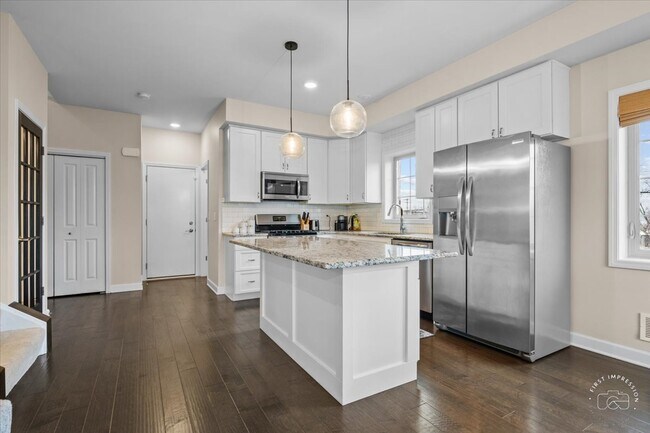 Building Photo - 2201 Maple Hill