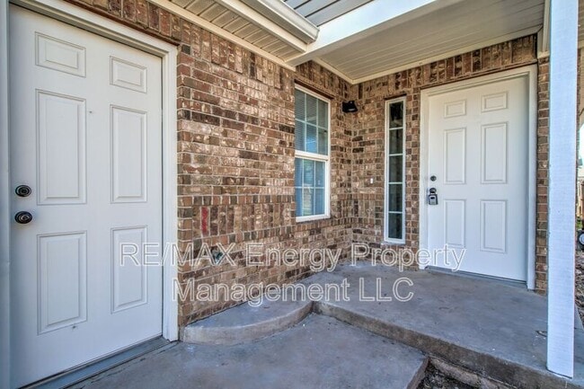 Building Photo - 1324 Commerce Dr