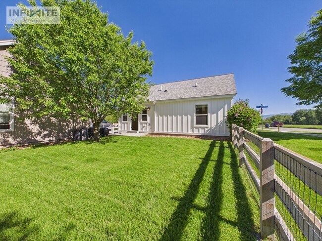 Foto del edificio - 845 Cottage Park Ln