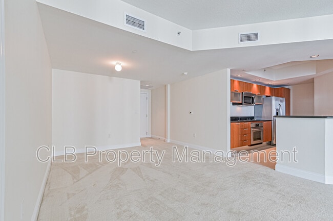 Building Photo - 241 Riverside Dr