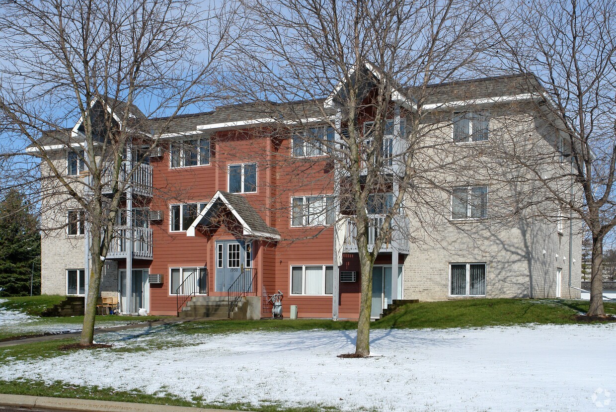 Primary Photo - 1950 Roosevelt Dr