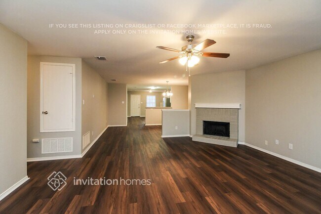Building Photo - 2940 Marco Dr