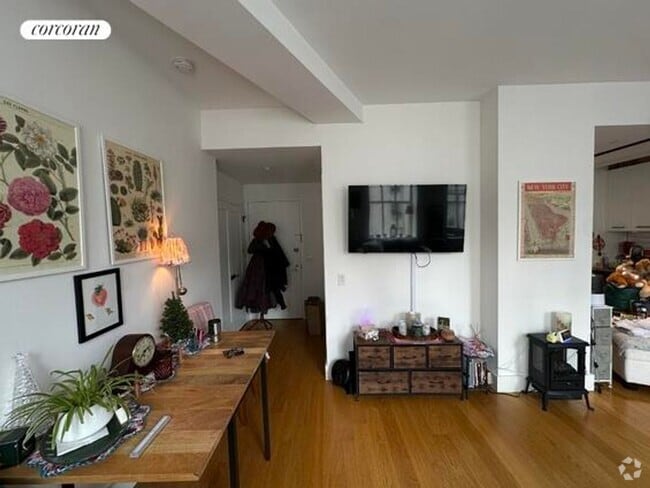 Building Photo - 63 Wall St
