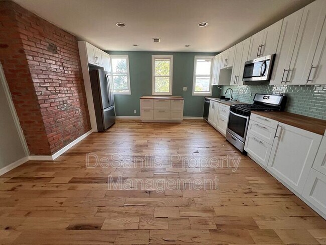 Photo - 133 Pius St House