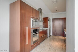 Building Photo - 4471 Dean Martin Dr