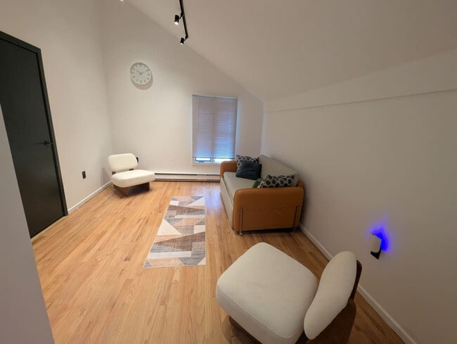 Building Photo - 1080 NY-52