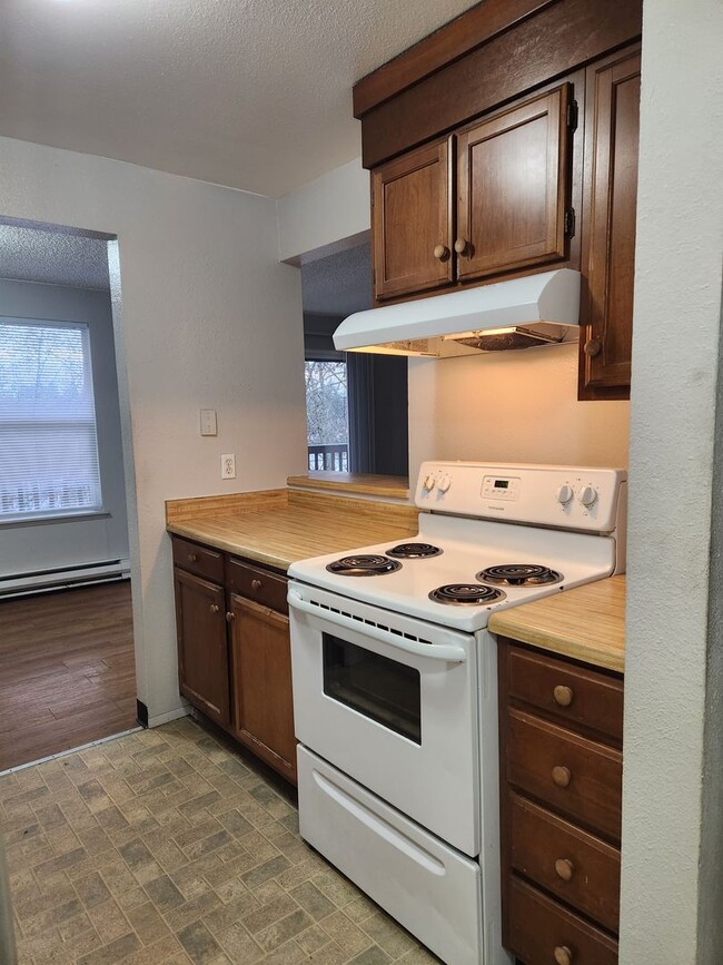 Building Photo - 2 Bedroom Apartment Port Orchard