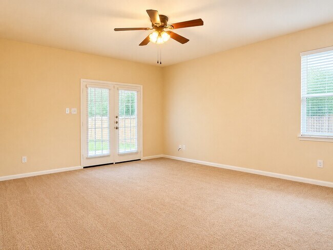 Foto del edificio - 7599 Fettle Ln