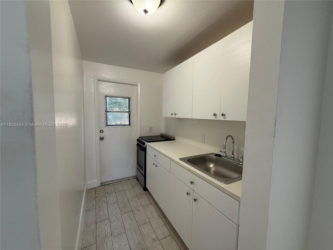 Foto principal - 1035 SW 4th St