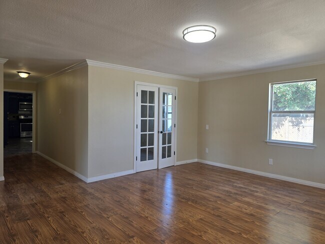 Foto del edificio - 3106 Fallwell Ln