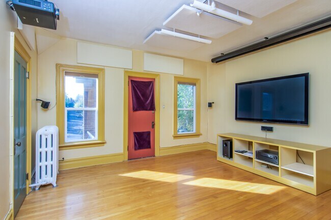 Building Photo - 1139 E 200 S