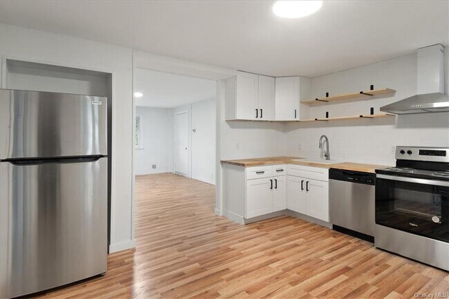 Foto del edificio - 33 Thomsen Ln