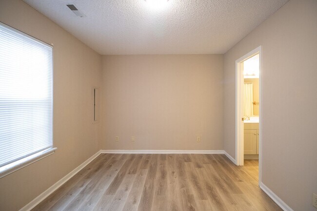 Building Photo - 3715-3715 Pimlico Dr