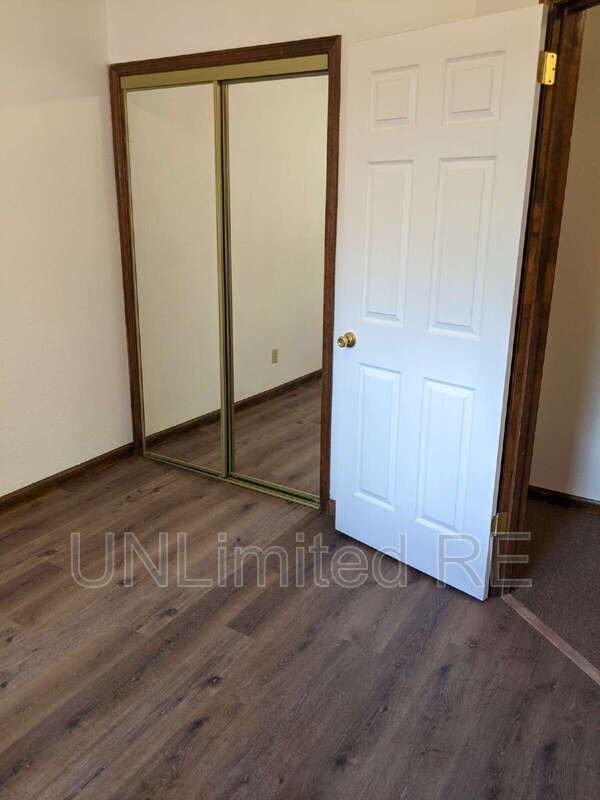 Foto del edificio - 321 N Park St