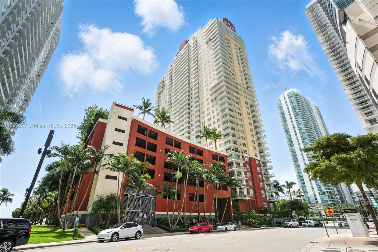 Primary Photo - 1155 Brickell Bay Dr