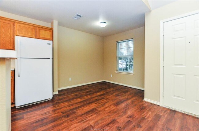 Building Photo - 2307 Pheasant Ln