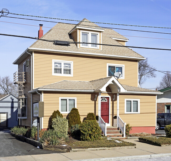 Building Photo - 317 E Westfield Ave