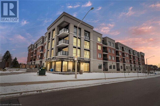 Photo du bâtiment - 1 Redfern Ave