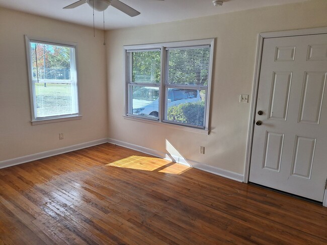 Foto del edificio - 91 Holland Dr