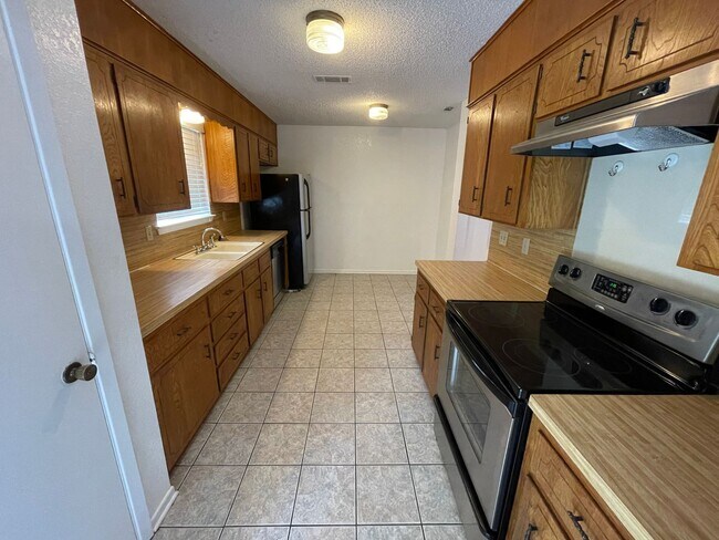 Building Photo - 360 Virtual Tour Available