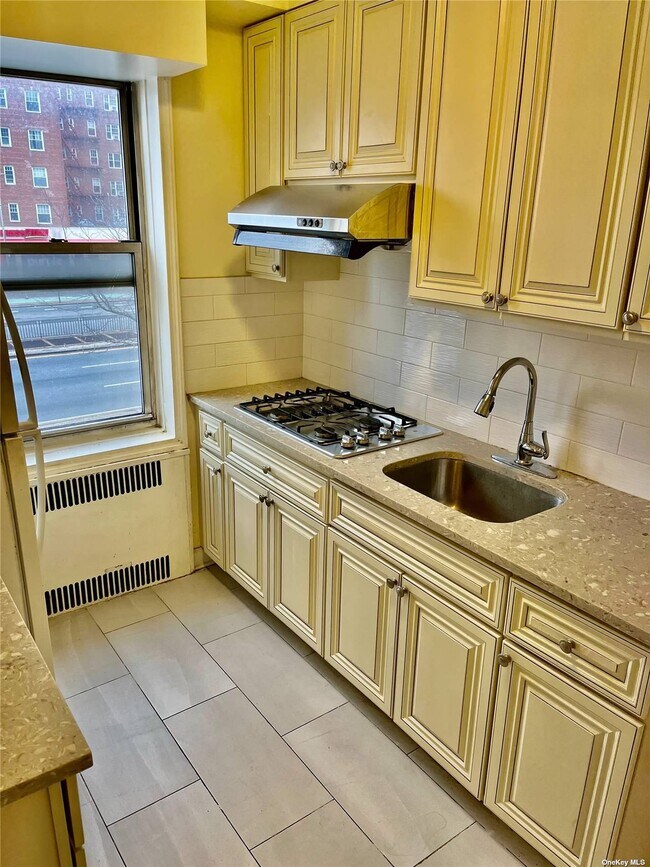 Building Photo - 111-56 76th Dr