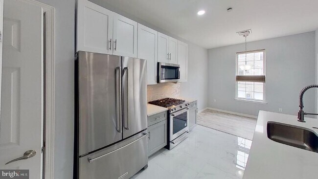 Building Photo - 1321 N 32nd St