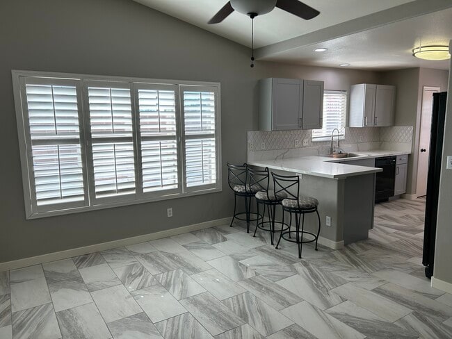 Building Photo - 4207 Oak Bay Way