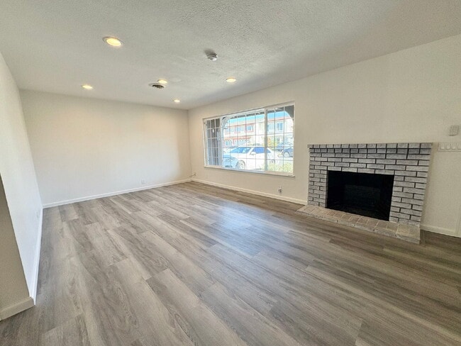 Foto del edificio - Spacious Single Family Home in Lakes & Birds Fremont