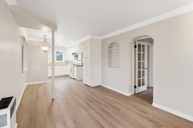 Building Photo - 1231-1231 W Bay Ave