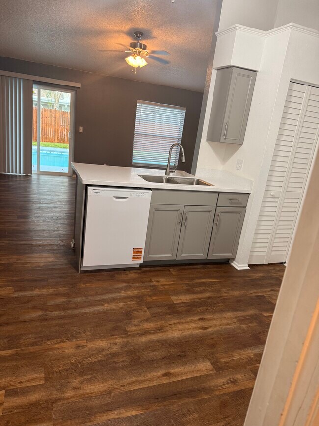 Foto del edificio - 3407 Fox Ridge St