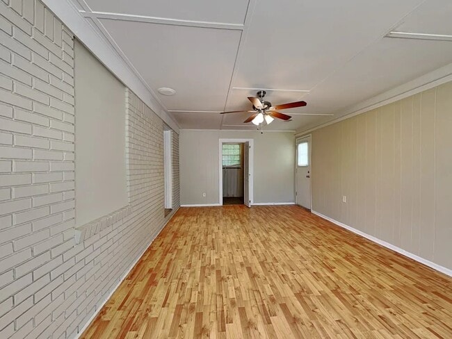 Building Photo - 4554 Wesley Dr