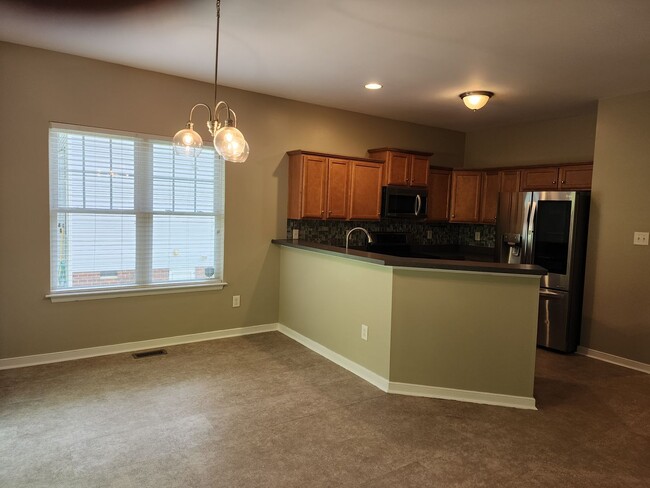 Building Photo - Beautiful Spacious Home in Huntington Place!
