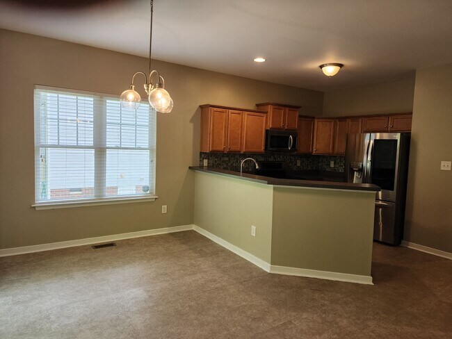 Foto del edificio - Beautiful Spacious Home in Huntington Place!