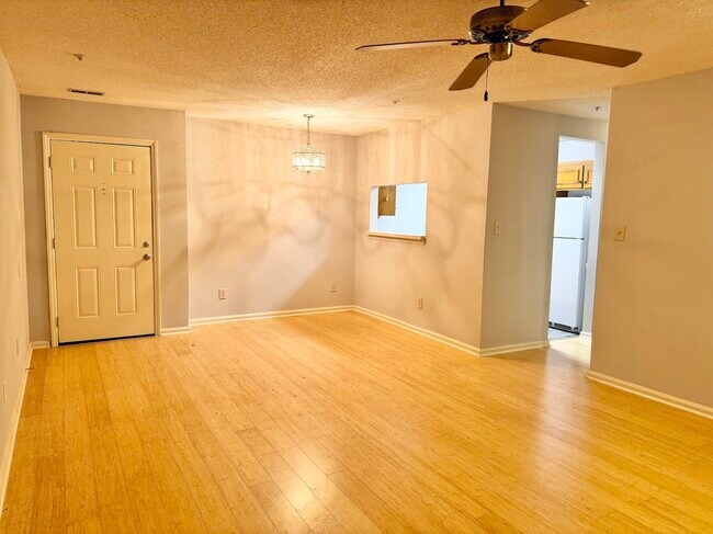 Comedor - 600 Audubon Lake Dr